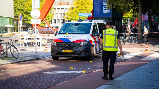 Politieauto rijdt fietser aan: slachtoffer met spoed naar ziekenhuis