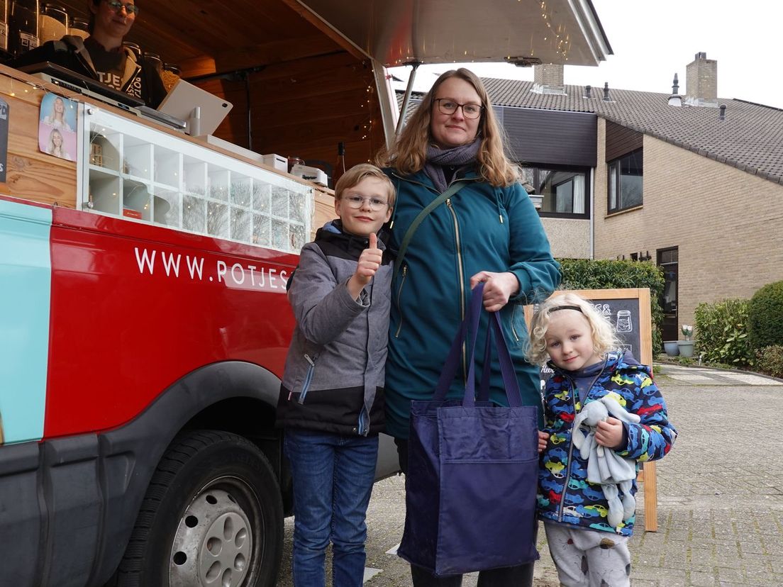 moeder Esther met haar twee zonen Robin en Ben