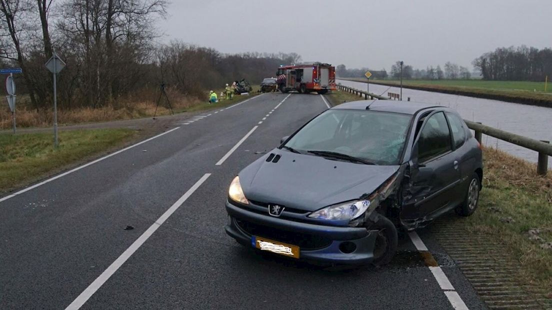 Drie auto's betrokken bij frontale aanrijding