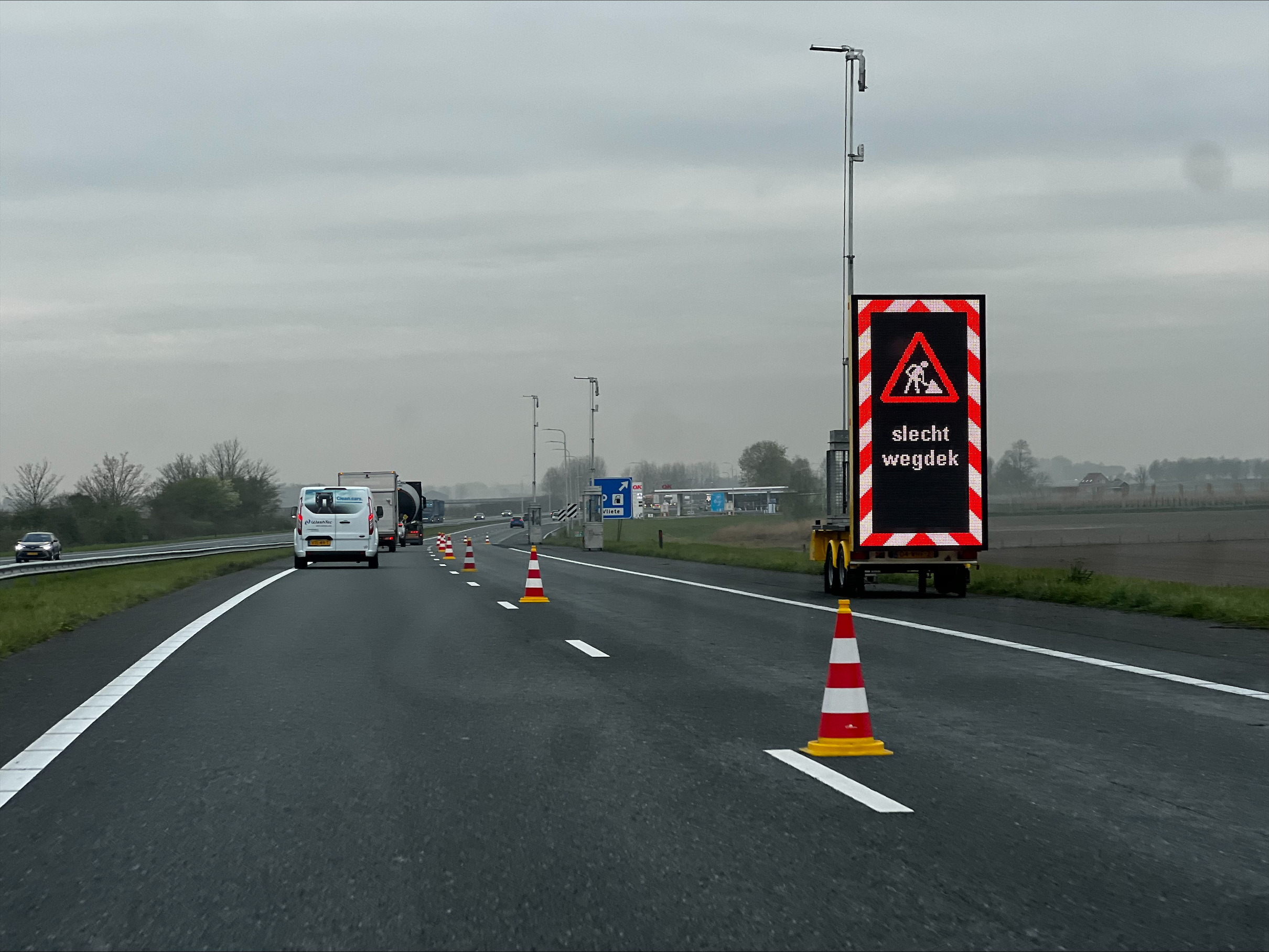 File op A58 bij Krabbendijke richting Vlissingen door slecht wegdek
