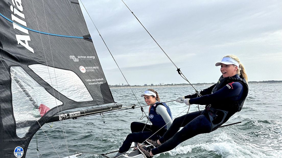 Linda zeilt met olympiër Annette Duetz en wordt misselijk