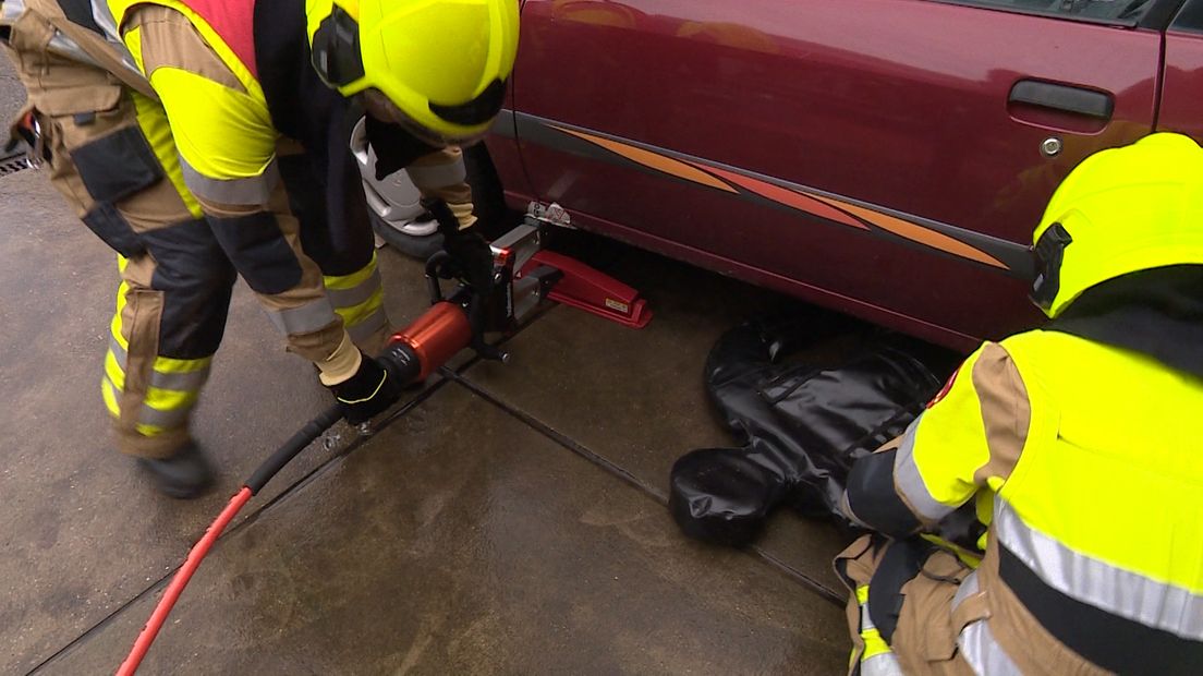 Bij het brandweerkorps Beek-Ubbergen werken naast heel veel brandweermannen ook twee Willy Wortels. Hermie Derks en Sjef Stampaert hebben een brandweerhulpmiddel bedacht waarmee ze mogelijk levens kunnen redden: De Shub.