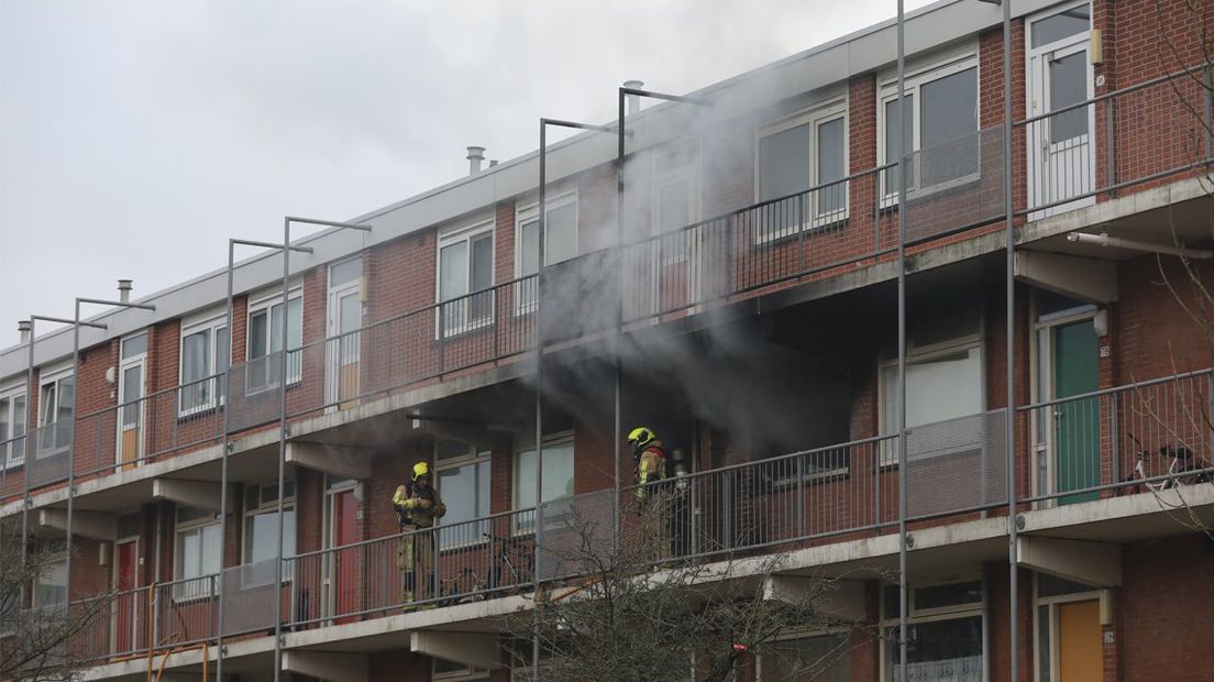 De woning aan de Diepenbrockstraat is volledig uitgebrand