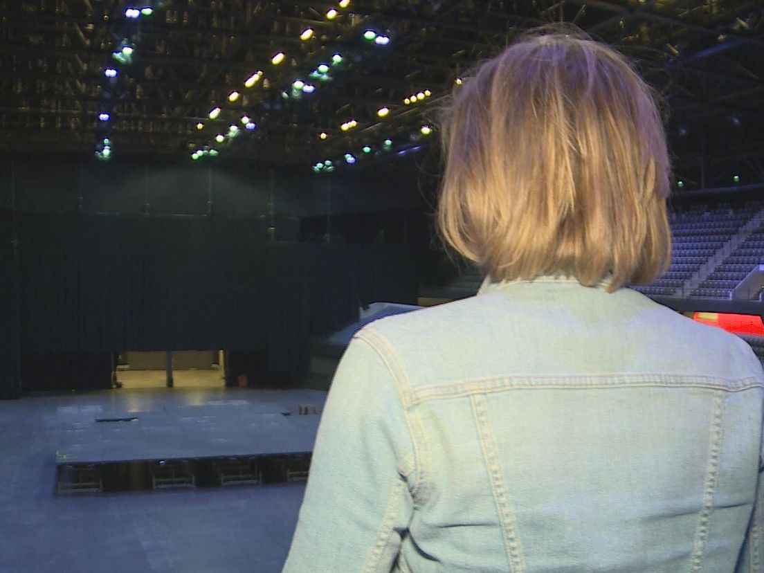 Jolanda Jansen kijkt uit op de arena van Rotterdam Ahoy
