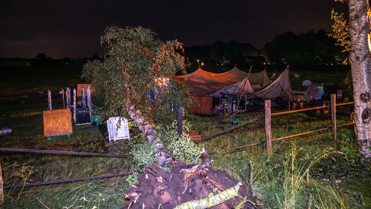 Veel schade door noodweer boven Drenthe, automobilist overleden