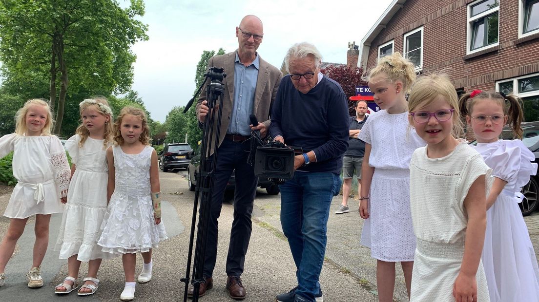 Pinksterbruidjes worden gefilmd voor Kenniscentrum immaterieel erfgoed