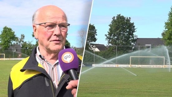 Foto: Verbod sproeien met slootwater, hoe krijgen déze voetbalvelden wél water?