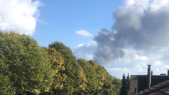 Grote brand autosloperij Venlo in verre omtrek te zien - 1Limburg