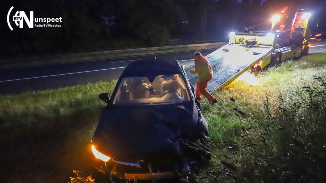 Aanzienlijke schade aan de auto.