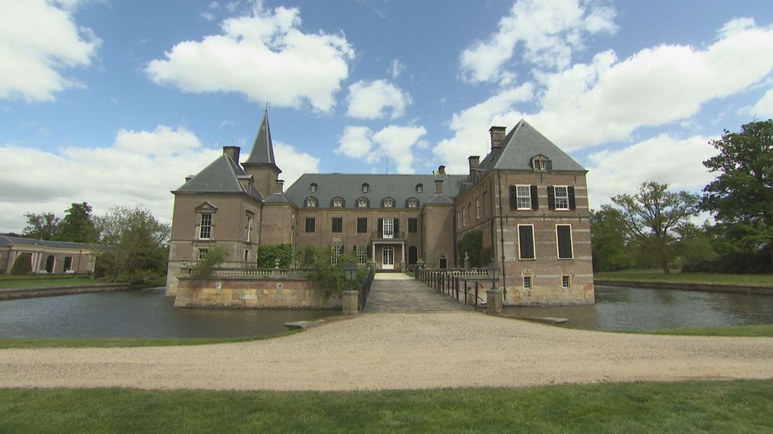 De achterzijde van kasteel Twickel in Delden