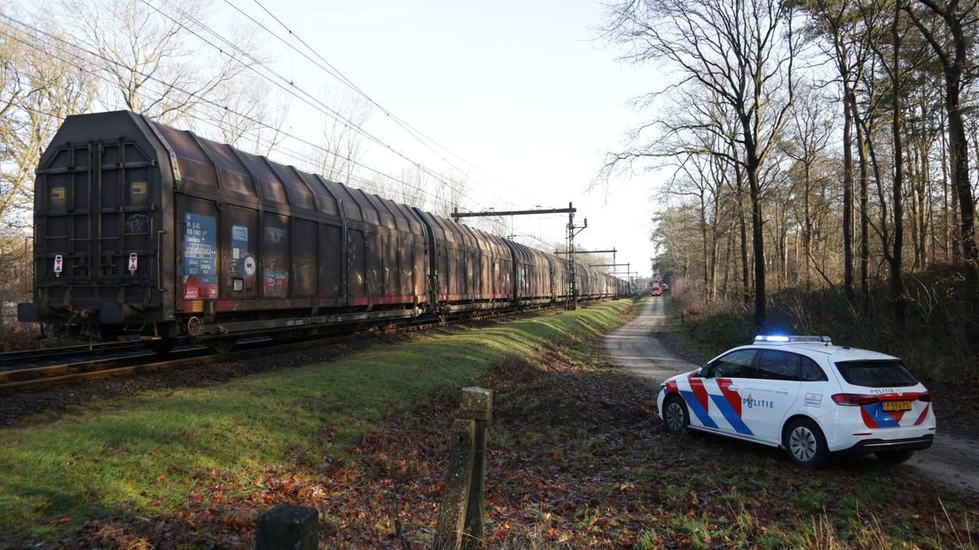 De politie onderzoekt aanrijding op het spoor