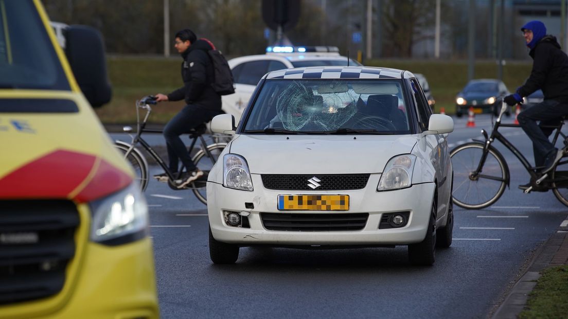 Aanrijding tussen een auto en fietser op de N344 in Deventer