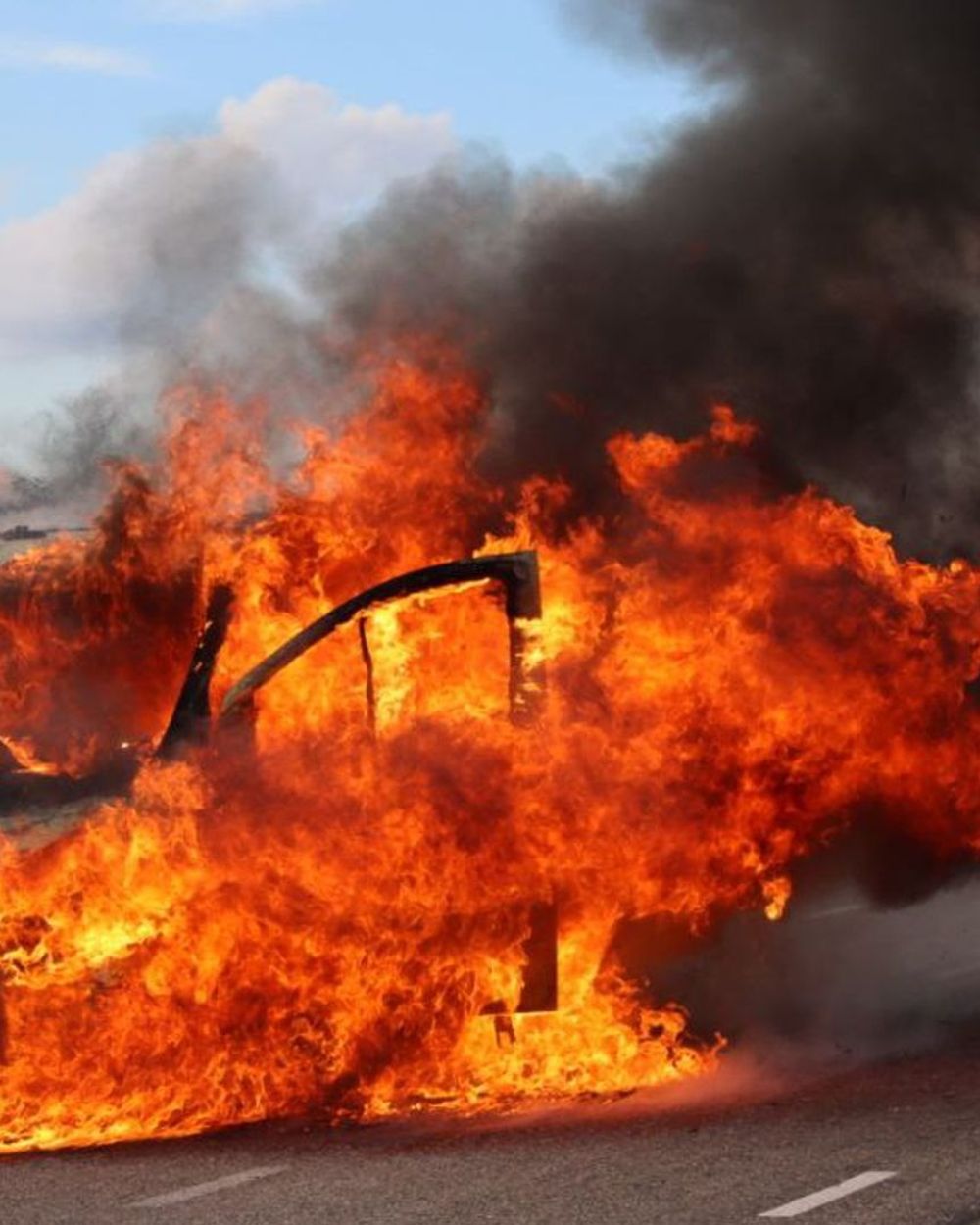 112 nieuws Auto rijdt door na aanrijding in Enschede Auto vliegt in