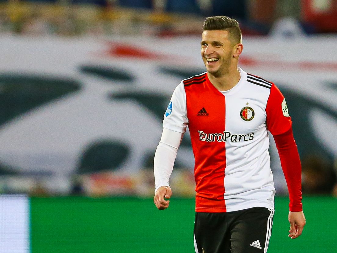 Bryan Linssen tijdens het duel met Feyenoord en Heracles Almelo (Bron: VK Sportphoto - Mischa Keemink)