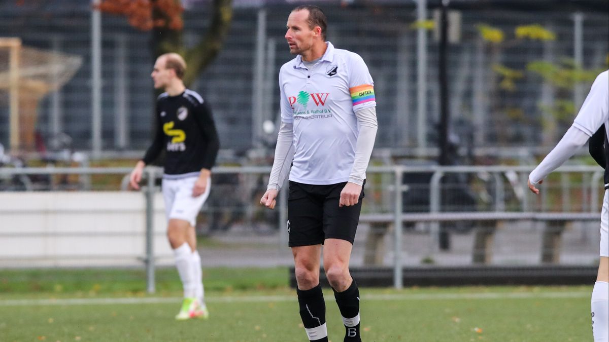 Gestopt, maar nu weer terug: Akkerman (45) helpt Sparta Enschede in degradatiestrijd