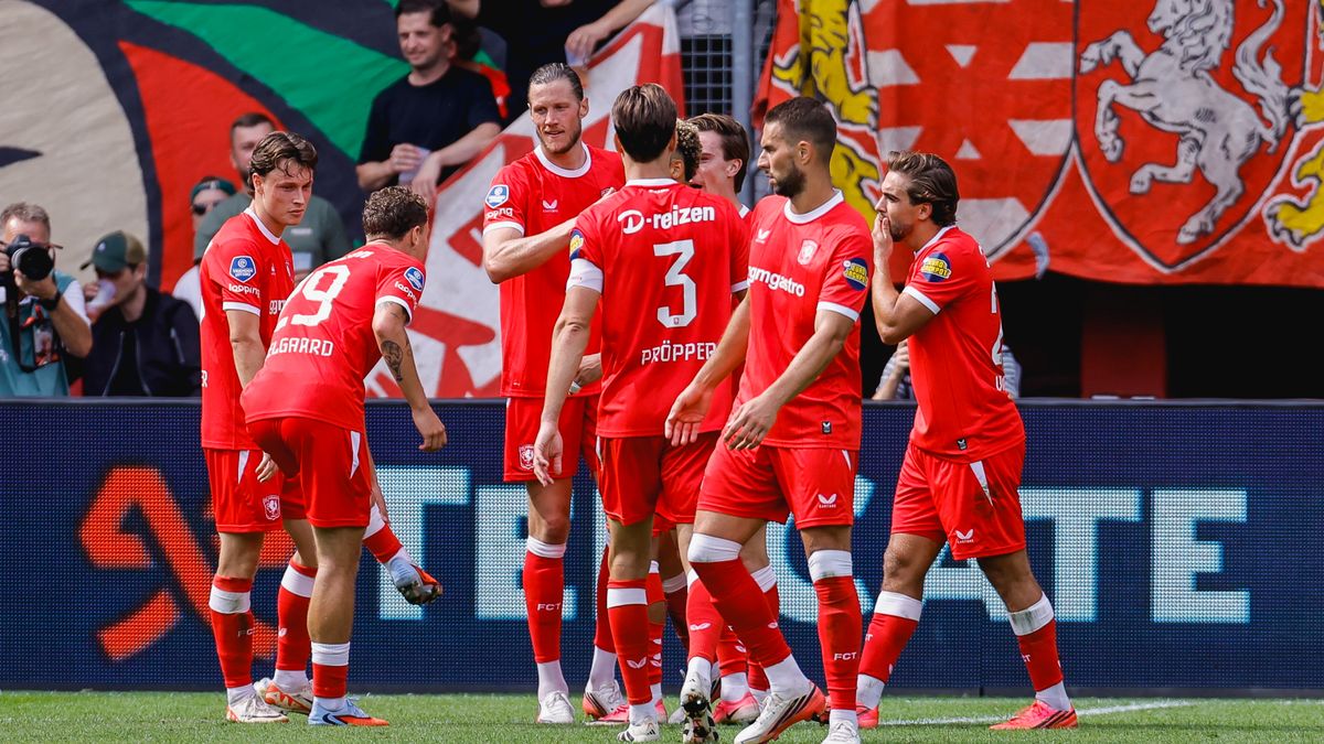 Ontlading in Enschede: FC Twente boekt eerste seizoenzege tegen matig PEC Zwolle