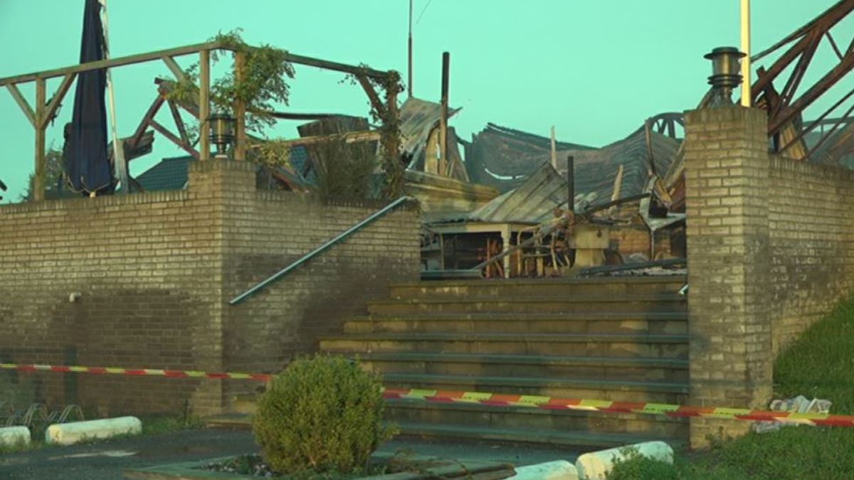 Heerewaarden treurt om afgebrand campinggebouw: 40 jaar werk in vlammen op