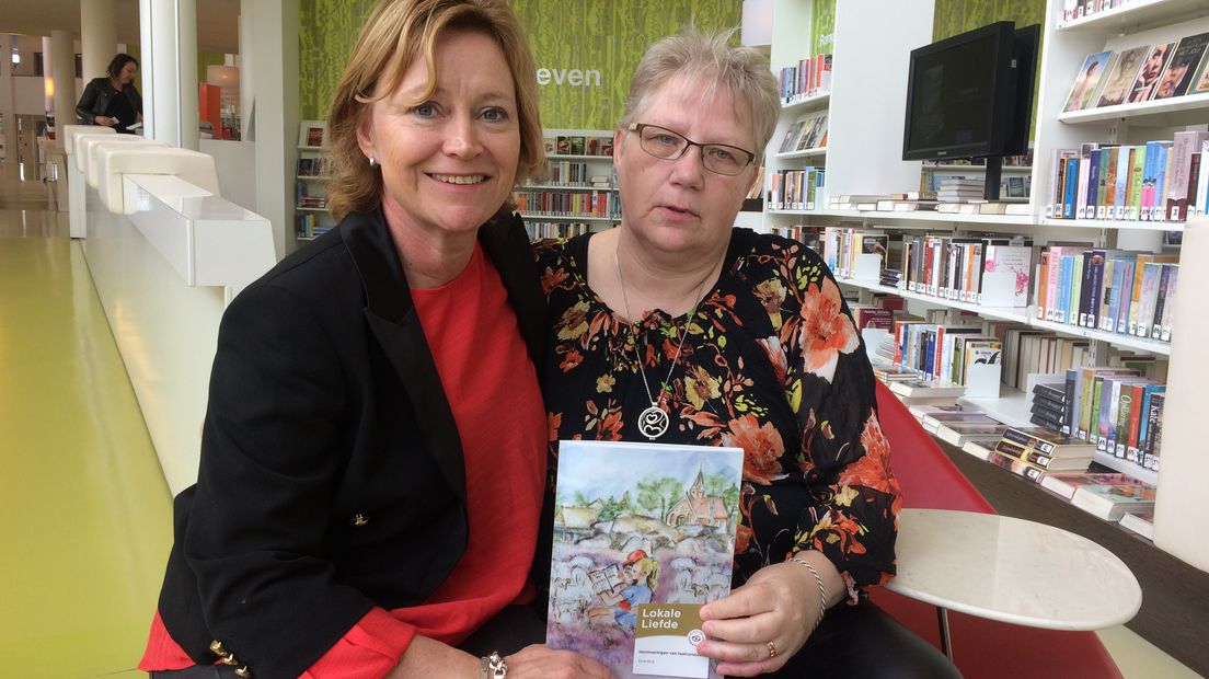 Gretha Leijendekker met haar taalcoach Tineke Roona (Rechten: Serge Vinkenvleugel / RTV Drenthe)