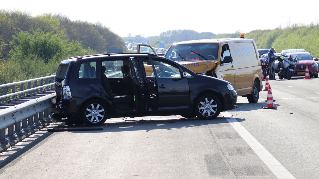 Woede over urenlange vertraging op de A58