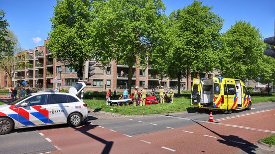 2 gewonden bij ongeluk in Bunnik, Provincialeweg afgesloten. 2 gewonden bij ongeluk in Bunnik, Provincialeweg afgesloten.