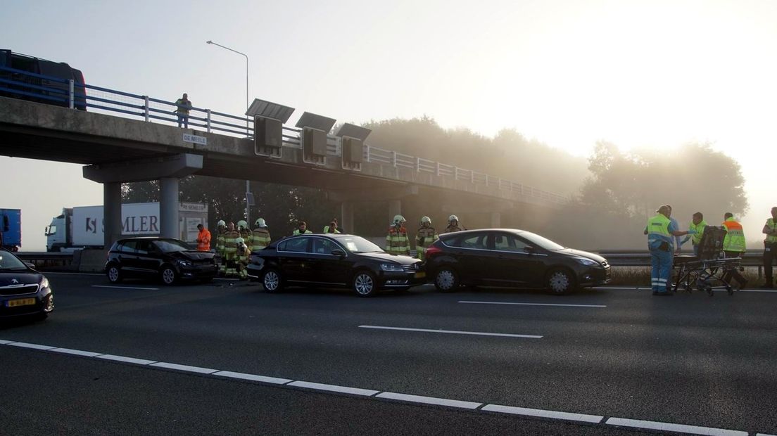 Bij het ongeluk waren drie auto's betrokken (Rechten: Henry Wallinga)