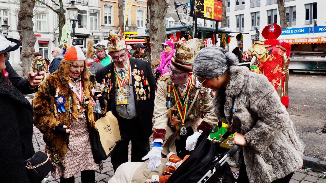 Carnavalsdinsdag in Maastricht. 