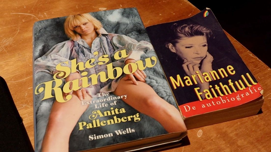 De autobiografieën van Marianne Faithfull en Anita Pallenberg vormen de basis voor het verhaal van de voorstelling.