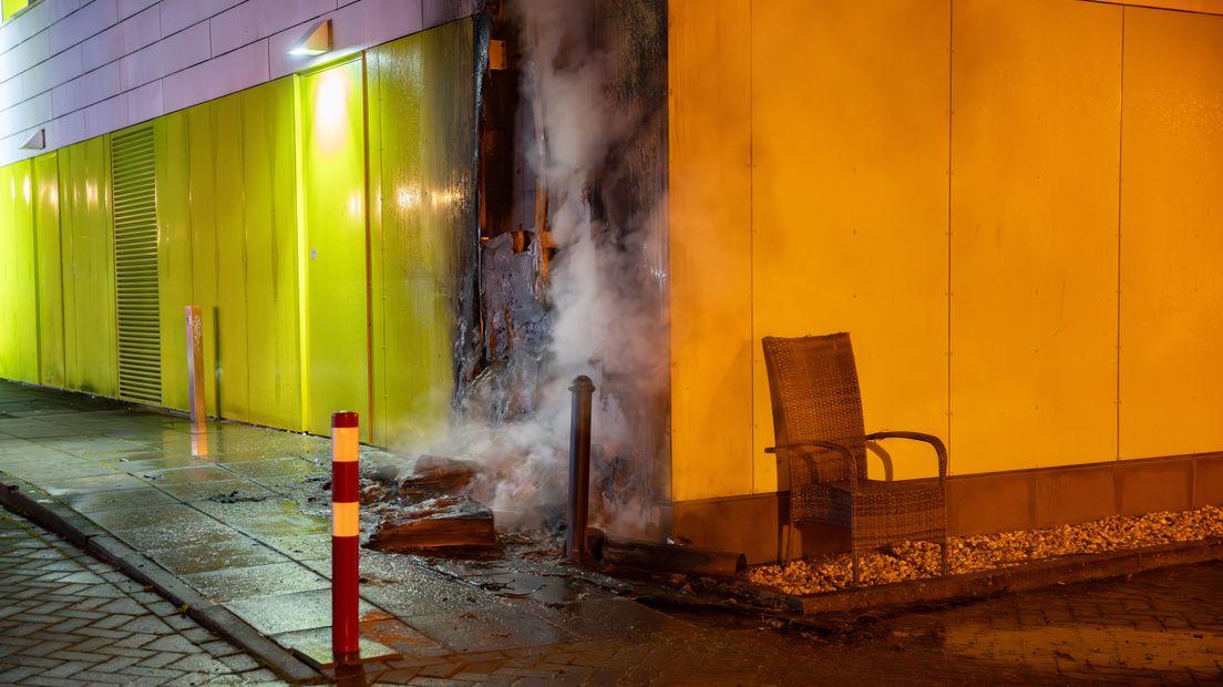 Woningbrand bij zorglocatie in Deventer: politie doet onderzoek