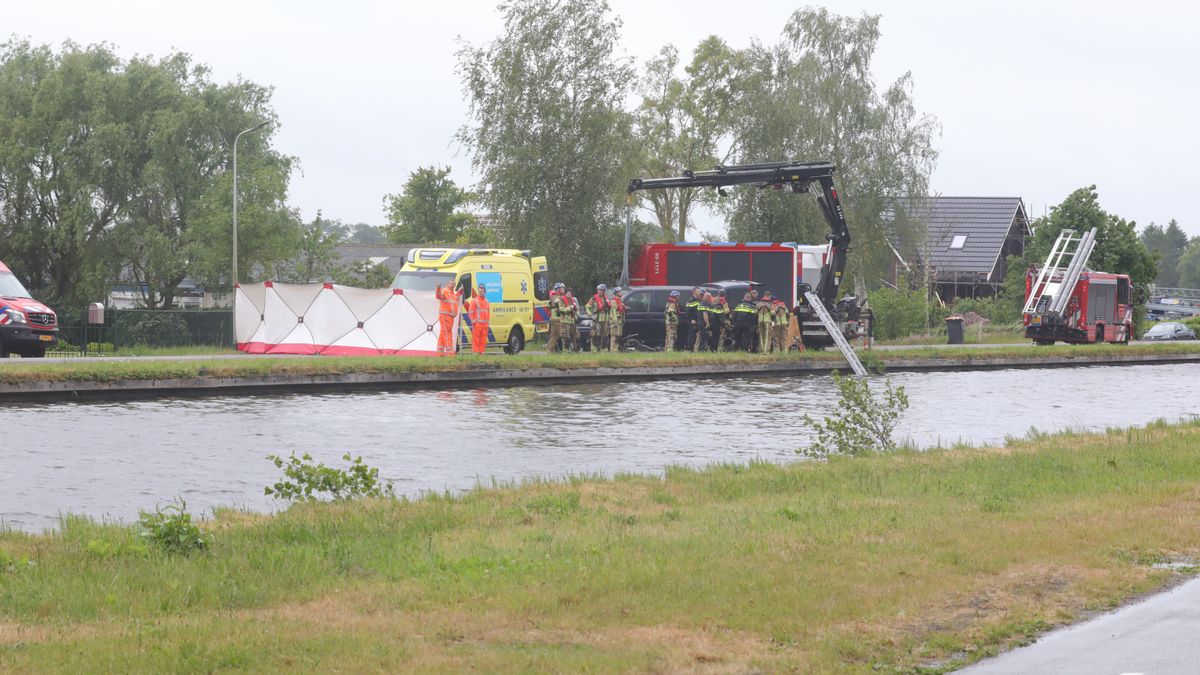 Auto te water in Beerzerveld, onduidelijk waar bestuurder is