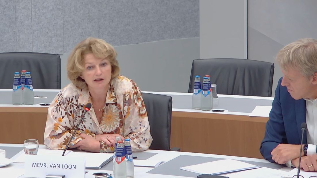 Marjan van Loon van Shell en NAM-directeur Johan Atema