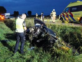 Auto met vier inzittenden belandt in sloot bij Eexterveen