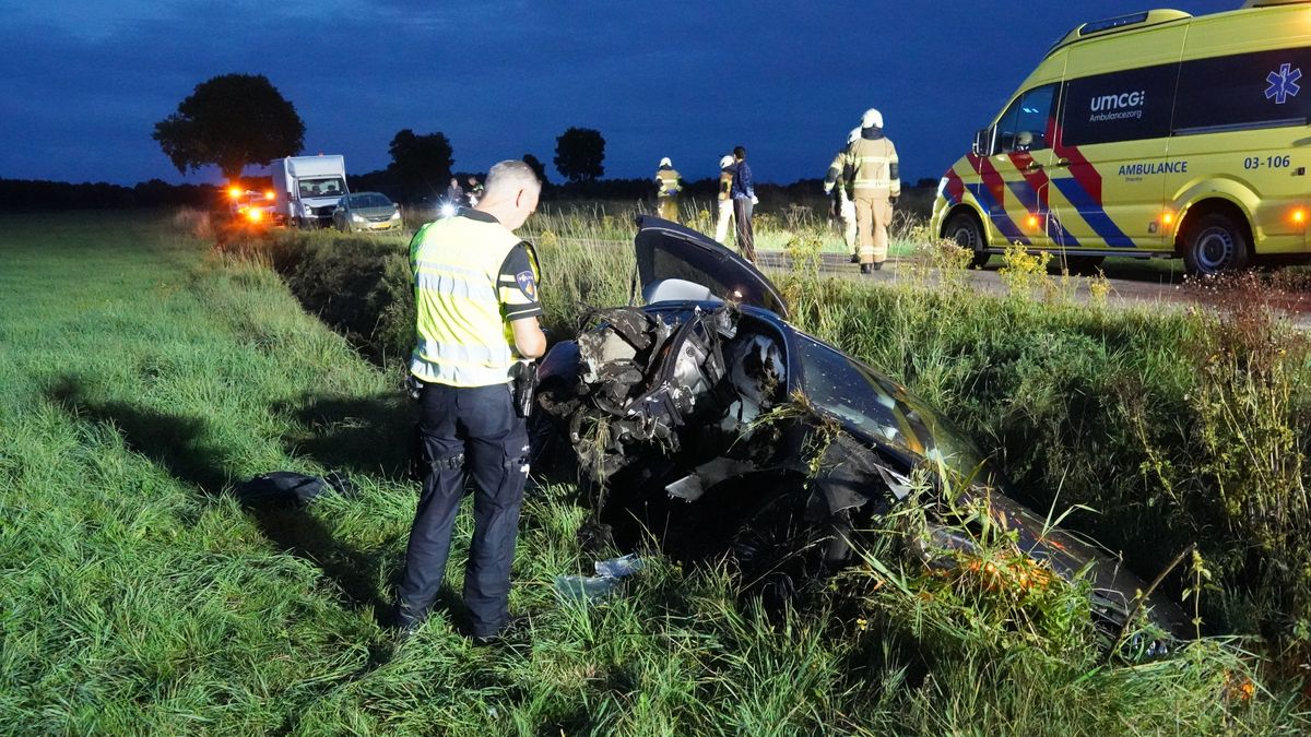 Auto met vier inzittenden belandt in sloot bij Eexterveen