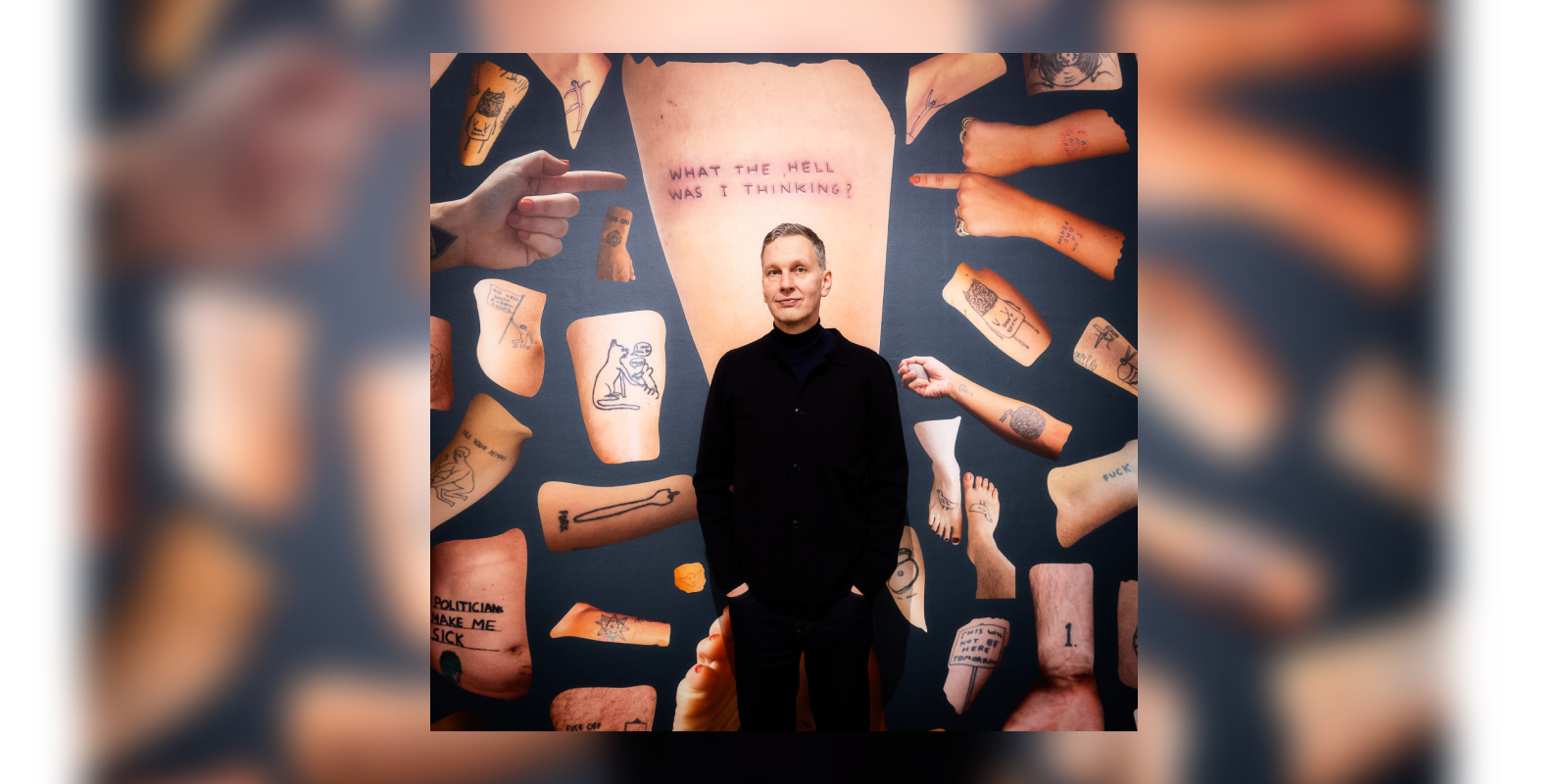 David Shrigley voor de Tattoo Wall in zijn tentoonstelling What the Hell Was I Thinking?