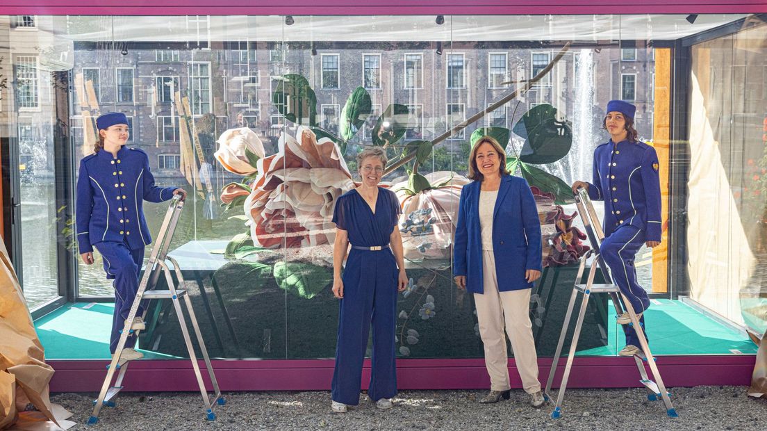 Linda Nieuwstad en wethouder Saskia Bruines