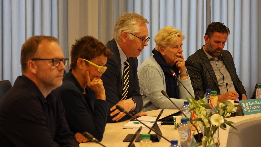 GemeenteBelangen fractievoorzitter Roelf Torringa (midden)