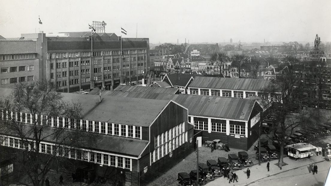 1930: Vaste barakken op de Neude.