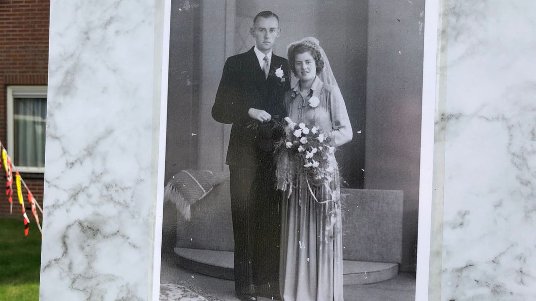 De huwelijksfoto van 70 jaar geleden