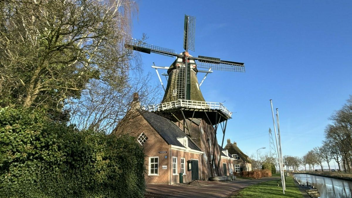 Prinses Beatrix heropent molen De Wachter