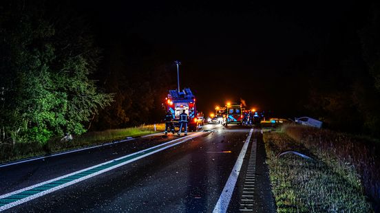 Drie gewonden bij ongeval op N381 bij Witteveen. Drie gewonden bij ongeval op N381 bij Witteveen.
