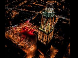 Geen vuurwerk maar wel een aftelmoment onder de toren: 'Net zo knallend'