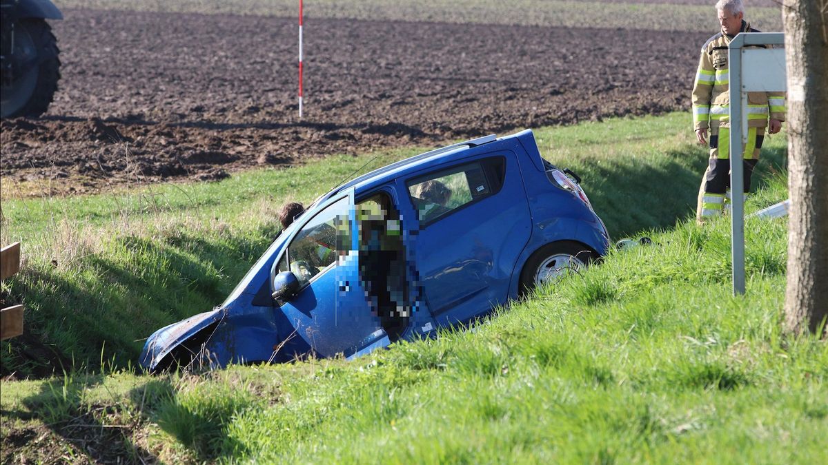 Man overlijdt na eenzijdig auto-ongeluk in Kuinre