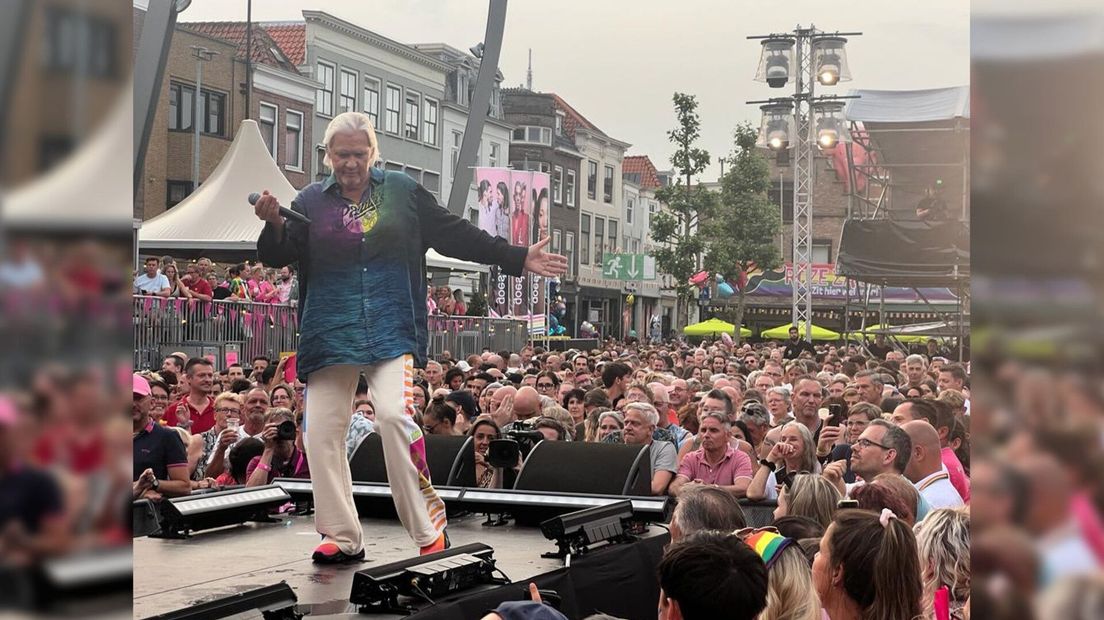 Johnny Logan maakt er een feestje van in Goes