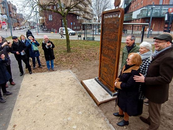 Gedicht 'Enschede huilt' onthuld: "Dit spreekt de mensen aan"