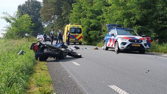 Automobilist slaat op de vlucht na ernstig ongeluk. Automobilist slaat op de vlucht na ernstig ongeluk.