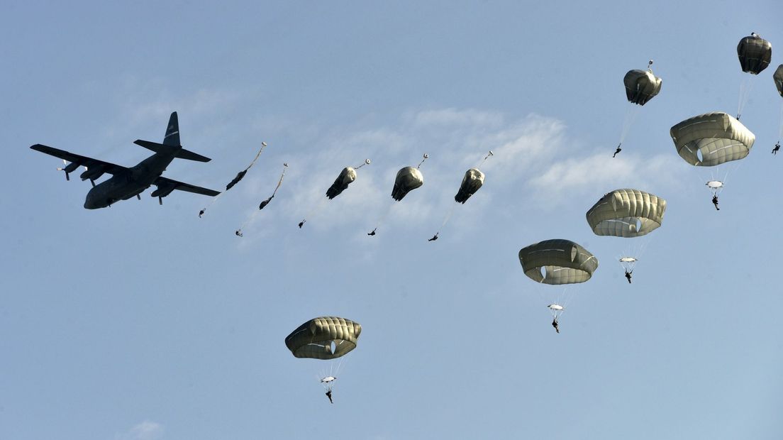 Het ziet er naar uit dat de parachutisten geen last zullen hebben van het weer.