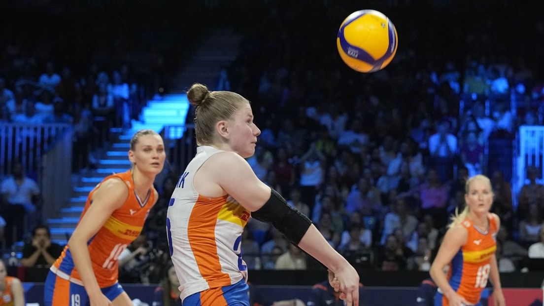 Volleybalsters zonder problemen langs Tsjechië bij OKT - Oost