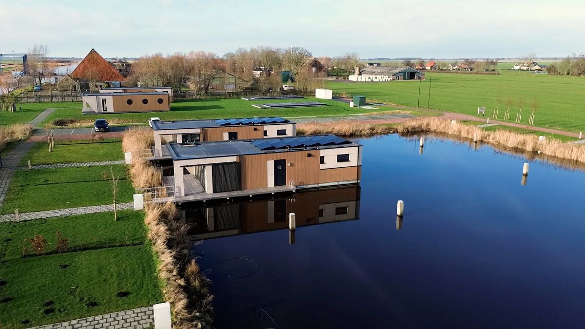 Zo worden drijvende waterwoningen van Follega in fabriek gebouwd