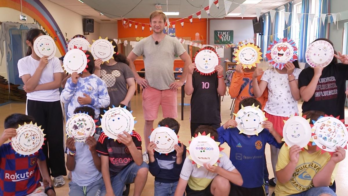 Vrijwilliger Jelmer emotioneel over afscheid bij azc Schalkhaar: 