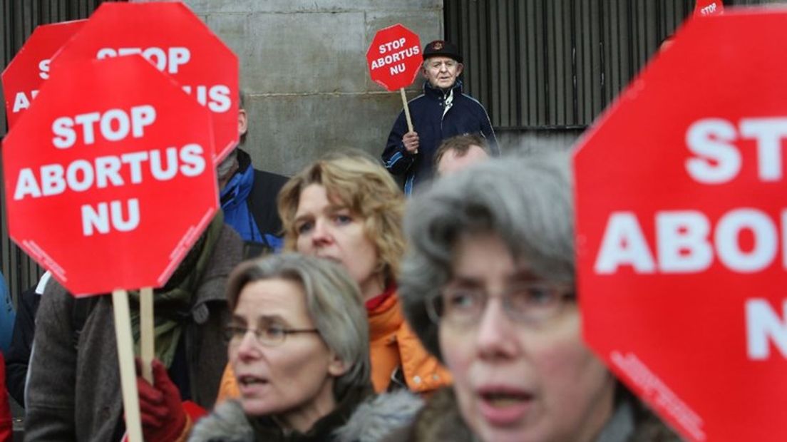 Een protest bij een abortuskliniek. Archief