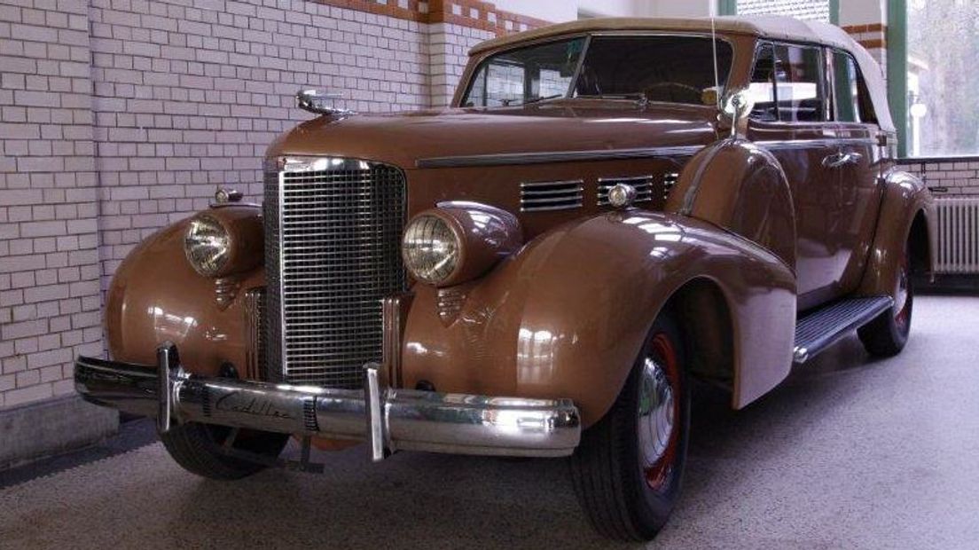 Op Paleis Het Loo in Apeldoorn is sinds zondag de oude Cadillac Convertible Sedan van prinses Wilhelmina te zien.